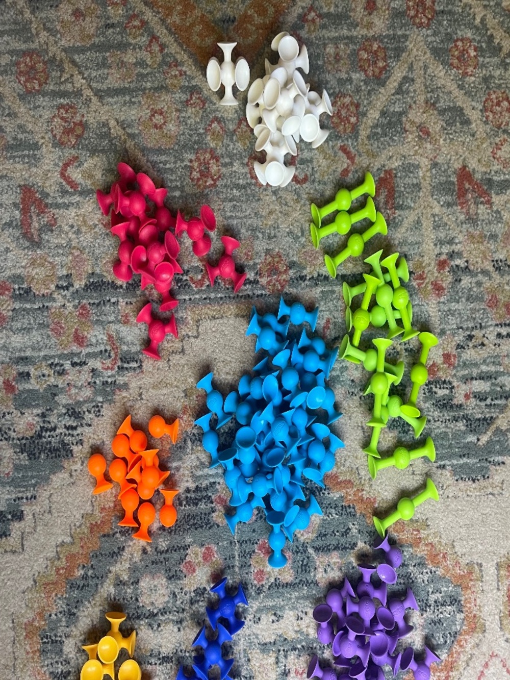 Huge Fat Brain Toys Squigz lot 109 pieces!!!